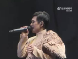 林忆莲唱至少还有你哽咽，台下观众落泪合唱