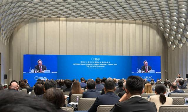 10月11日，第38次上海市市长国际企业家咨询会议在世界会客厅举行。澎湃新闻记者 邹娟 摄