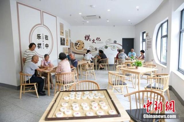 老人在文娱活动。如皋市委宣传部 供图