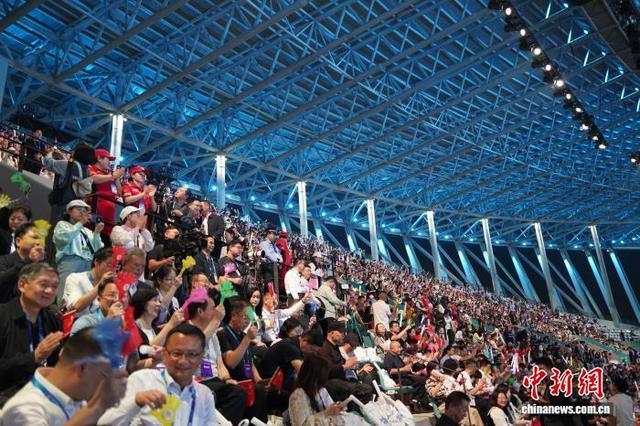 湖北省第十七届运动会开幕式现场。冯捷 摄