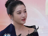 关晓彤在烟台解锁海鲜美食