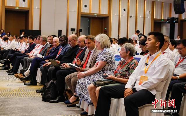 图为参加2026年世界运河大会的中外专家和嘉宾。杨宗盛 摄