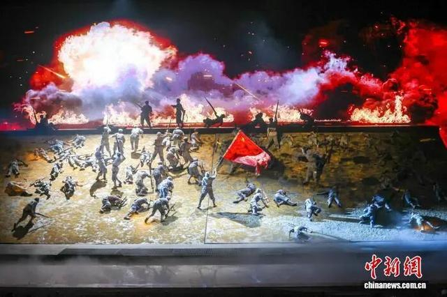 大型红色文旅史诗舞台剧《长征第一渡》在江西赣州于都县首演。刘力鑫 摄 