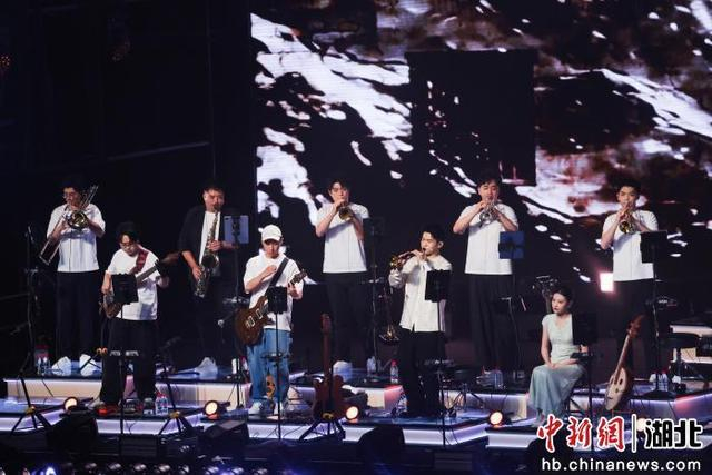 山歌万里唱响峡江。陈鹏 摄