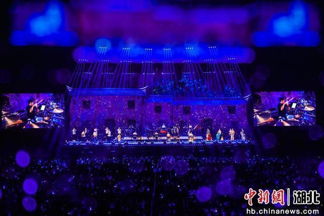 山歌万里唱响峡江。陈鹏 摄