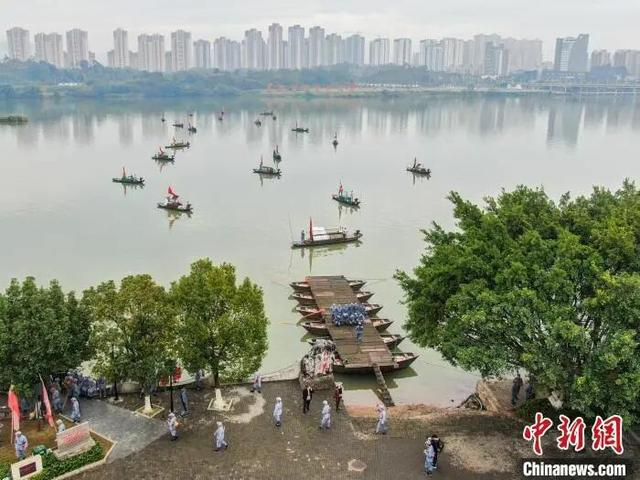航拍中央红军长征出发地纪念园内的中央红军长征出发地旧址于都县城东门渡口。刘力鑫 摄 