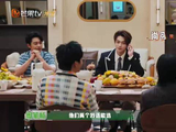 张真源密室出来膝盖沾满灰