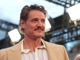 Pedro Pascal亮相伦敦电影节红毯身穿Chanel特别定制
