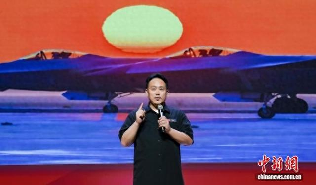 申进科主讲《中国心和科技力》国防教育报告。陈建壬 摄