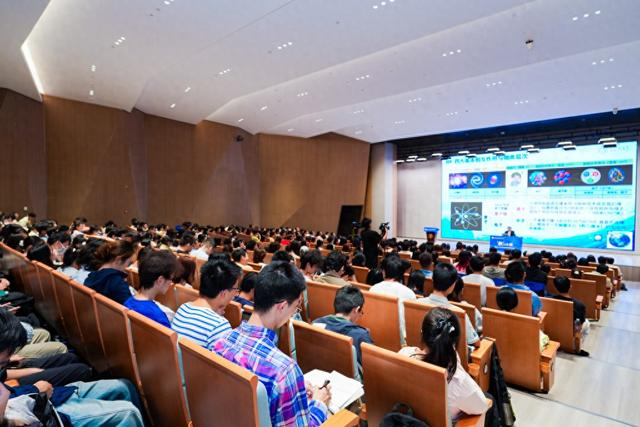 2026年10月13日，《“核”以报国——漫谈大科学时代的核科技》沉浸式大思政课进行。本文图片均为 华东师范大学 供图