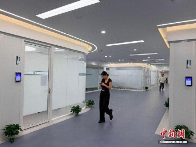华中师范大学图书馆未来学习中心内景。 马芙蓉 摄