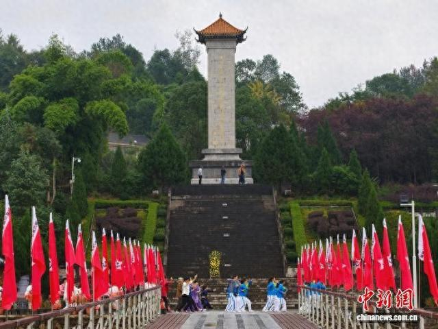 10月14日，矗立在湖南省张家界市桑植县的中国工农红军第二方面军长征出发地纪念碑。 张雪盈 摄