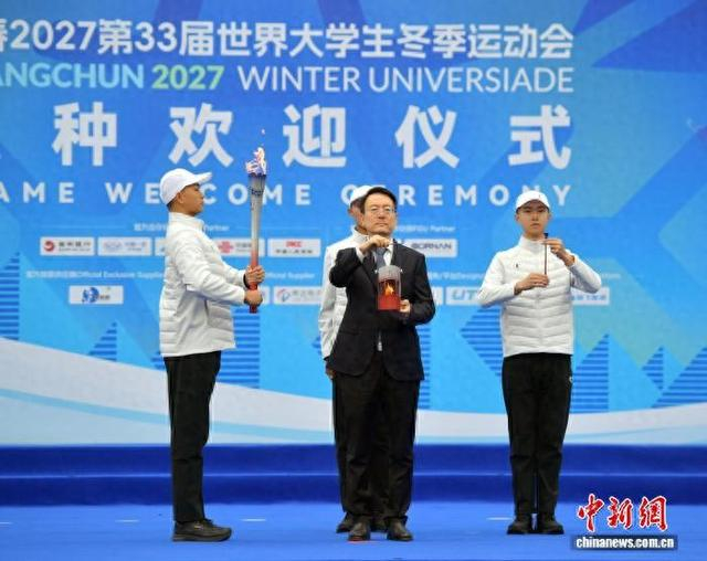 10月14日，吉林长春，长春大冬会首支火炬点燃。 刘栋 摄