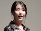 IU在台上突然听到台下有人喊：“妈妈”