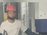 车间里的工友神似陈小春，陈小春真有一个失散多年的弟弟