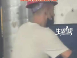 撞脸陈小春的男子要开直播了