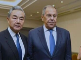 俄罗斯称拉夫罗夫外长向王毅外长赠送了一份报告，认为乌克兰官方策划并摆拍了布恰事件，外交部回应
