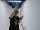 刘雨昕排练至凌晨四点调整演出服