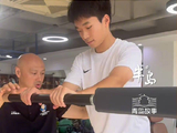 青岛故事丨足球小将黄子杰受伤在青岛做康复
