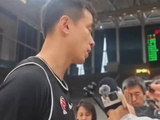 赵继伟随男篮回国归队恢复训练