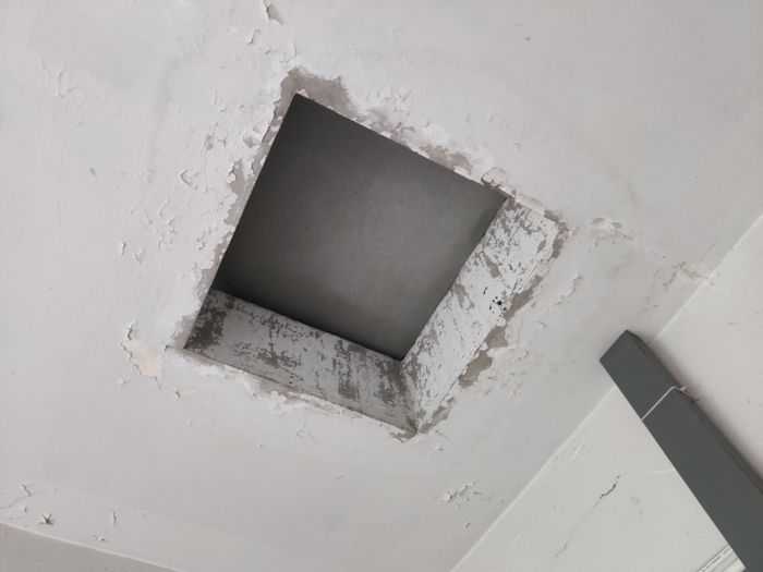 小天的家属表示，事发前天窗长期处于打开状态，事后学校已经将其封闭。