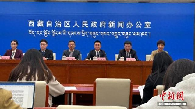 图为新闻发布会现场。白玛玉珍 摄