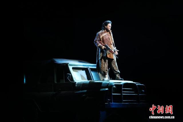图为歌剧演出现场。中新社记者 张忠苹 摄