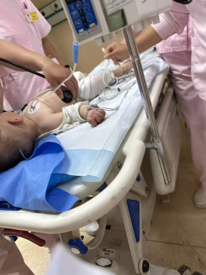 ▲事发后，小颜被送医治疗。受访者供图