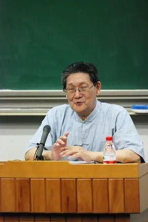 楼宇烈在北大“才斋讲堂”讲授中国文化的精神。北京大学微信公众号 图