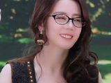 迪丽热巴戴眼镜挑战表情四重杀