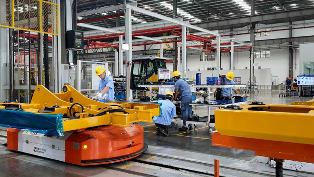 图为广西柳工机械股份有限公司智慧工厂一角。 韦佳玥摄