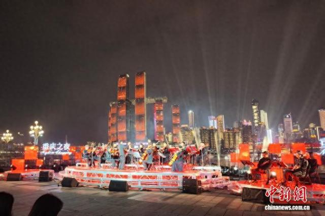 图为“重庆之夜·南滨音乐会”中俄文化交流专场现场。中新网记者 钟旖 摄