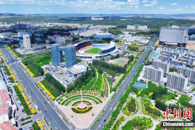 图为乌兰察布市集宁区街景一角 。岳飞燕 摄