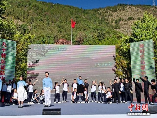 演员表演情景剧《星火》。中新网记者 韩帅南 摄