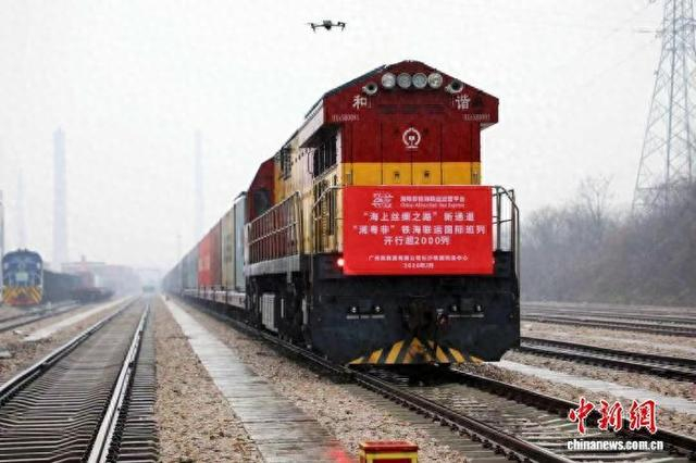 资料图：2026年2月，“湘粤非”铁海联运国际班列开行超2000列。国铁广州局 供图