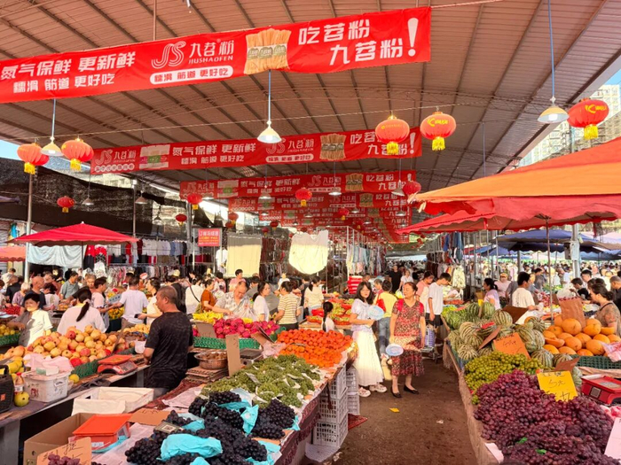 重庆市高新区曾家农贸市场“赶场”现场 吴燕霞摄