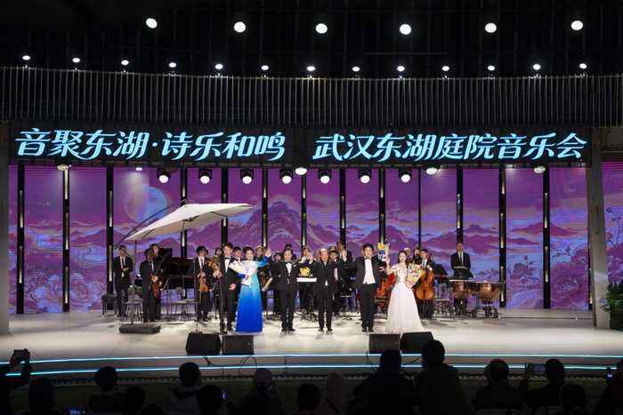 “音聚东湖·诗乐和鸣”武汉东湖庭院音乐会嘉宾合影