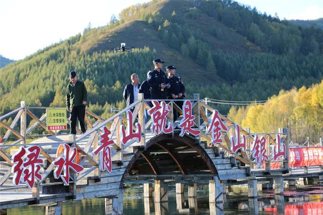 兴安边境管理支队执勤民警在景区开展定点巡查。（资料图）