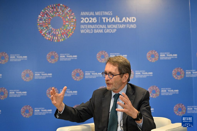   10月12日，国际货币基金组织（IMF）亚太部副主任托马斯·赫尔布林在泰国曼谷接受新华社记者专访。新华社发（拉亨摄）
