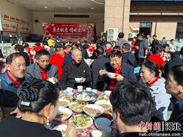 饺子宴现场。 李斌华 摄