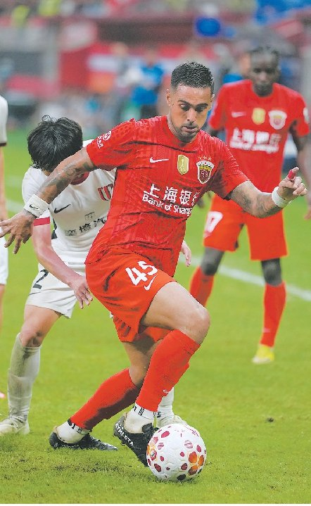             莱昂纳多在比赛中  本报记者  张龙  摄          
