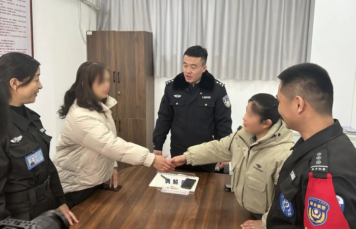 △聊城公安民警为群众化解矛盾纠纷