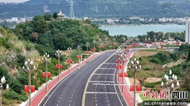 五里梁大道。 三台县委宣传部供图