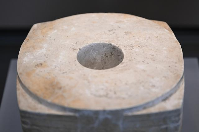 良渚玉琮王的顶部。 视觉中国 图