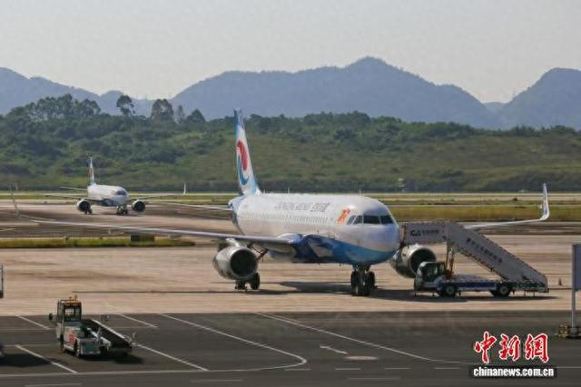 图为重庆航空的客机。重庆航空供图