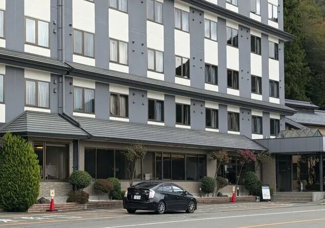 图为10月20日，发现女住客遗体的酒店。（图源：共同社）