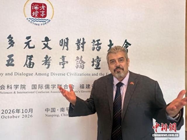 10月19日，亚美尼亚学者、四川外国语大学教授王鹰在福建南平参加第五届考亭论坛后接受中新社采访。中新社记者 张丽君 摄