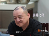 冯薪朵完全演现在年轻人被催婚，完全说不过父母，面对这种情况只能笑笑了