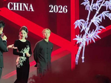 芭莎晚宴杨幂上台发言聊旅行的意义
