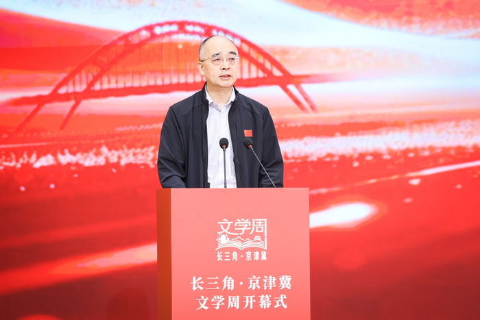 中国作协党组成员、副主席、书记处书记吴义勤